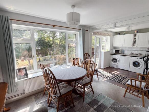 4 Byron Rd Kettering-3.jpg