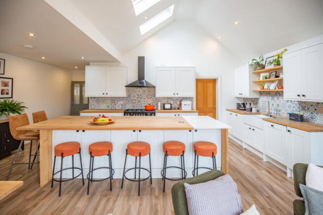 4 bed Detached Bungalow for sale Image 4
