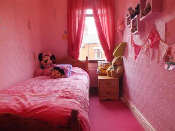 FRONT SINGLE BEDROOM