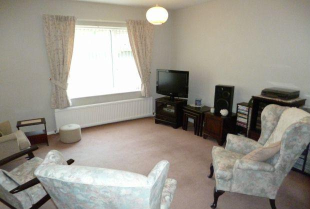 L-Shaped Lounge with