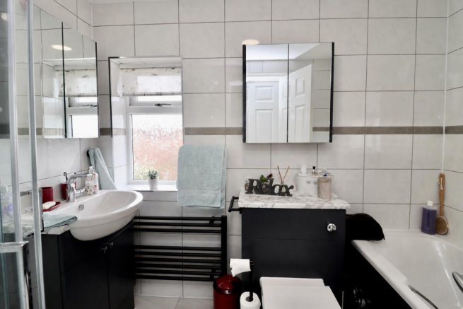 3 bed House for sale Image 11