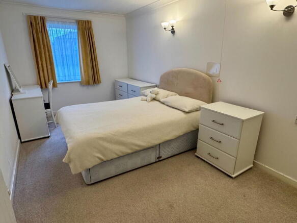 1 bed Flat for sale Image 8