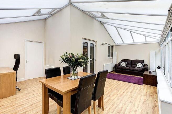 SITTING ROOM/D...
