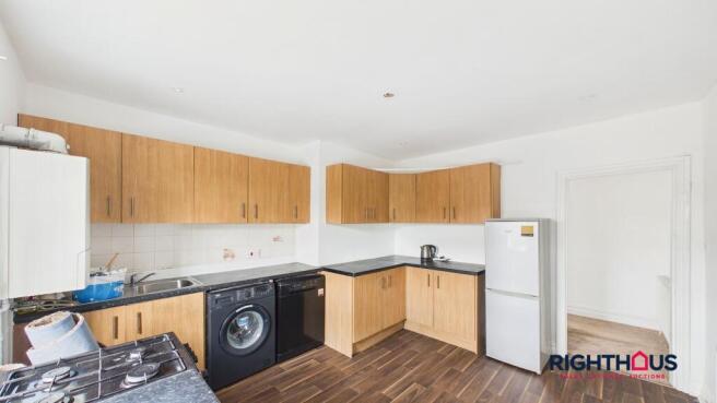 3 bed Flat to rent Image 4