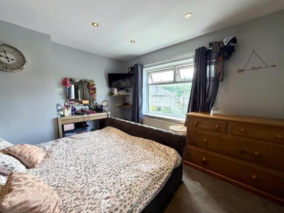 2 bed Semi-Detached for sale Image 7