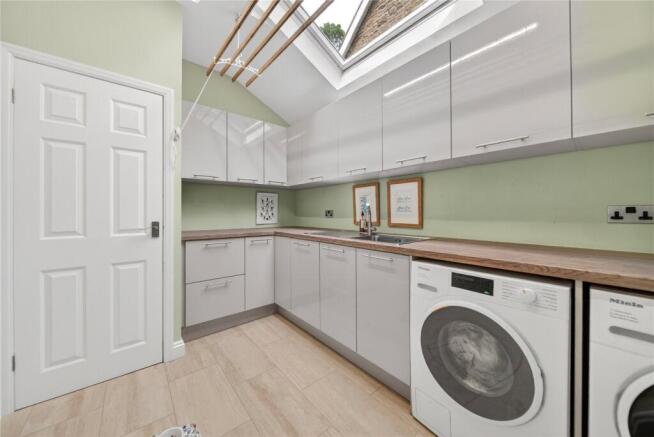 4 bed Detached for sale Image 5