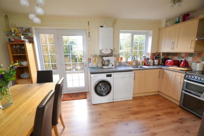 KITCHEN/DINING ROOM