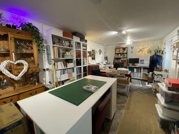 STUDIO/GARAGE