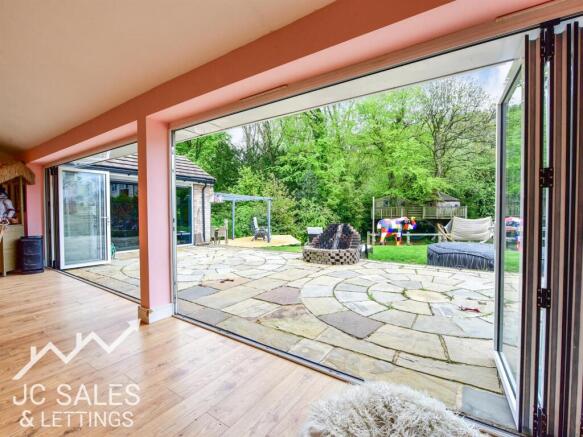 4 bed Detached for sale Image 4