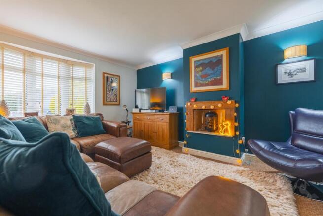 22 Sandon Cres-1.jpg