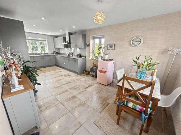Kitchen/B'fast Room