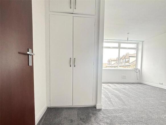 2 bed Apartment to rent Image 7