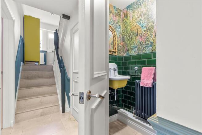 5 bed Semi-Detached for sale Image 6