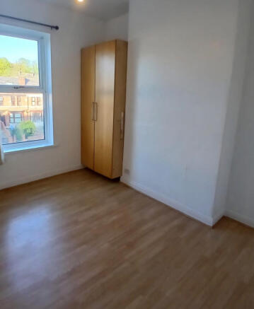 3 bed Apartment to rent Image 4