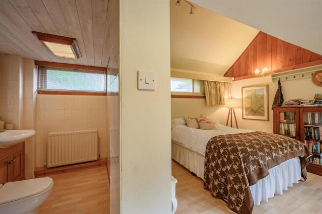 8481616-interior13.jpg