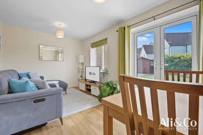Woodside Close, Grays photo 4