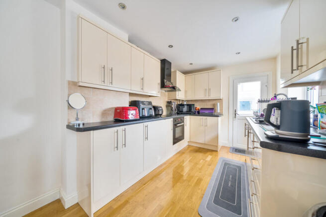 1436452-7-69cbd35...