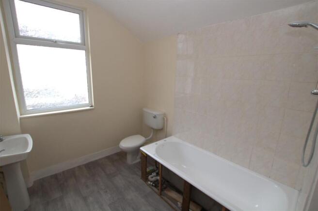 3 bed Terraced to rent Image 4