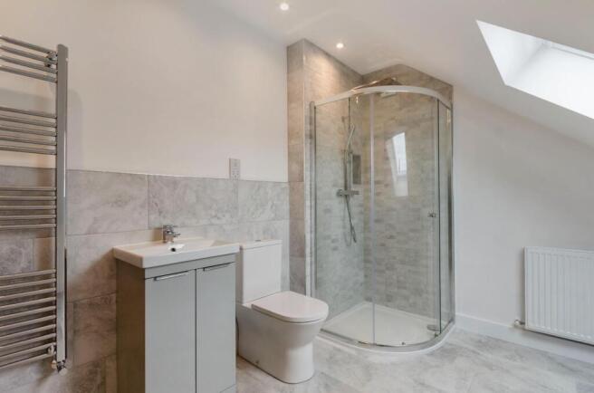4 bed Semi-Detached to rent Image 11