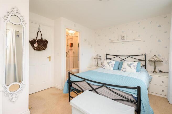 3 bed Town House for sale Image 11