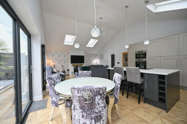 2 bed Detached Bungalow for sale Image 7