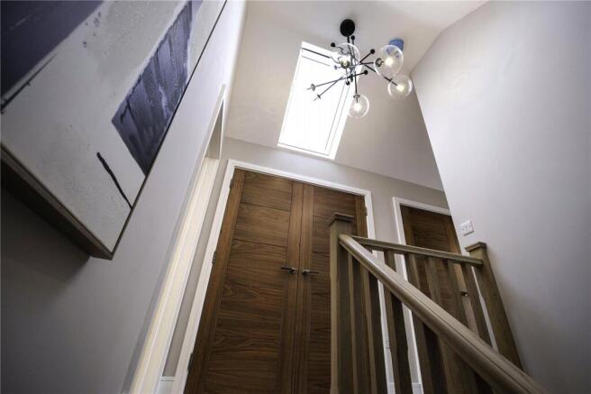 5 bed Link Detached House for sale Image 10