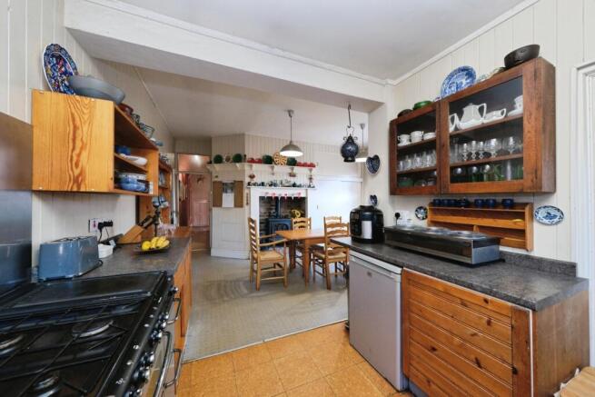 5 bed Semi-Detached for sale Image 10