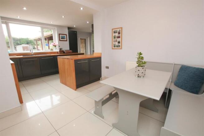 BEAUTIFUL L SHAPED OPEN PLAN LIVING/ DINING/ KITCH