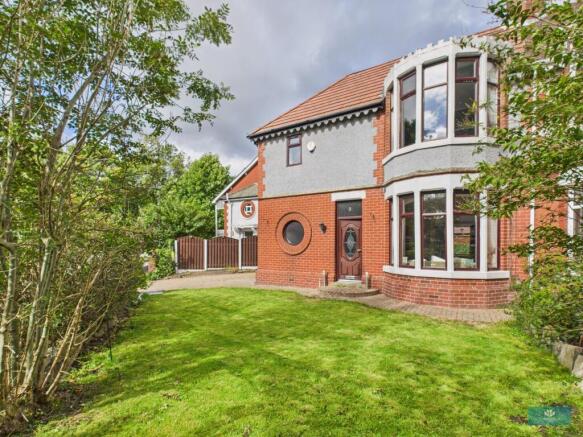 3-bed semi-detached on Park Parade, Shaw, Oldham, Greater Manchester, OL2, £245,000