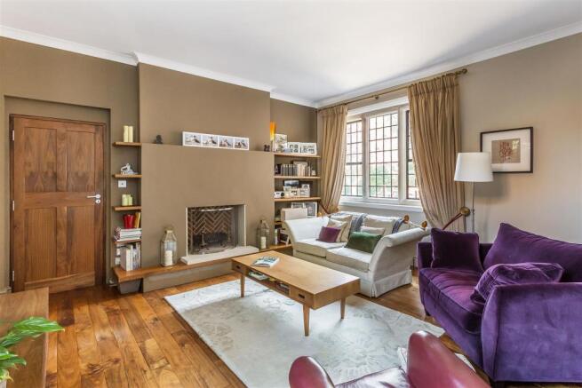house. estate agency Frensham 7 The Grange