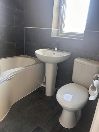 2 bed Semi-Detached to rent Image 9