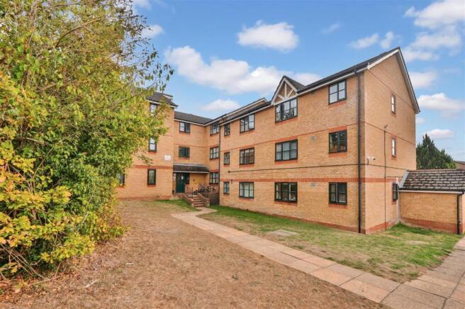 Lovegrove Drive, Slough photo 4