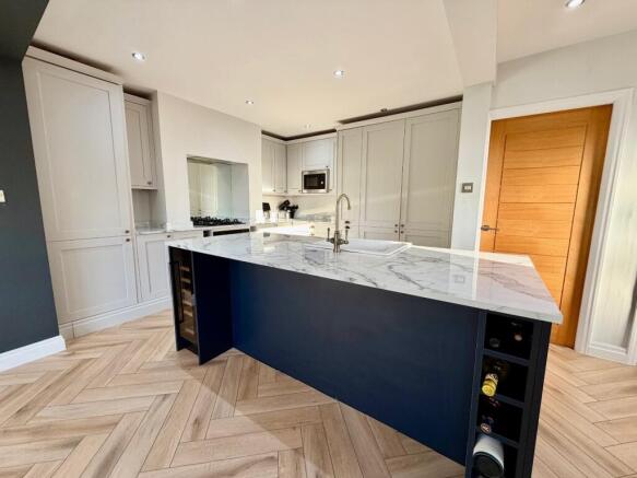 3 bed Semi-Detached to rent Image 4