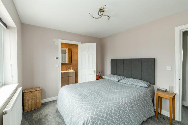 4 bed Town House for sale Image 10