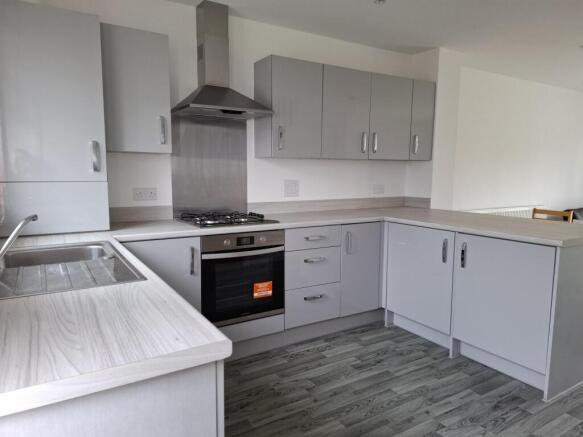 2 bed Terraced to rent Image 2