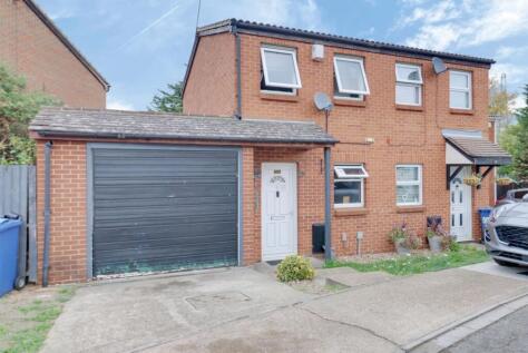 Water Lane, Purfleet-on-Thames, RM19