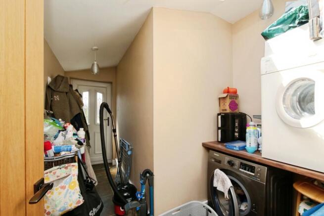 4 bed Semi-Detached for sale Image 10