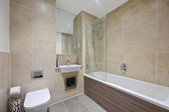 AR - 24 Ravenswood Court - Bathroom1 (1).JPG
