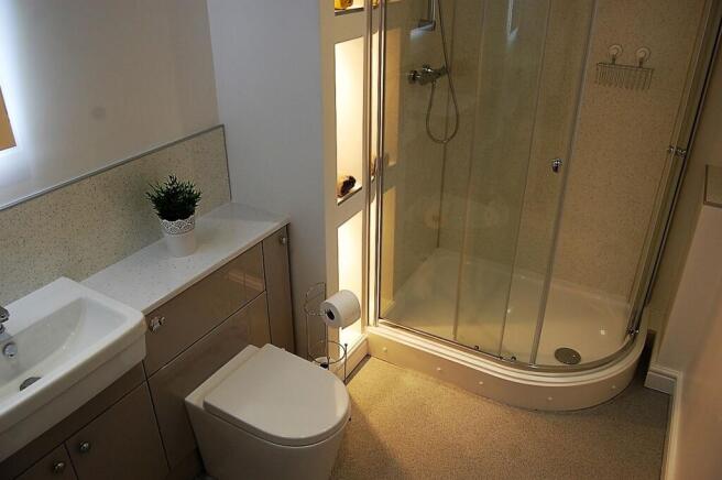 4 bed Terraced to rent Image 8