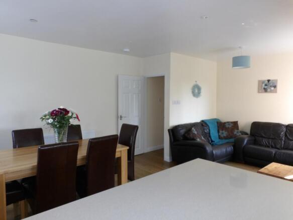 Dining Area & Lounge