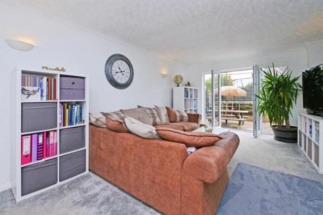 5 bed Detached for sale Image 6