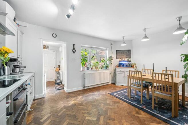 Saxton Mee 2 The Crest 0024.jpg