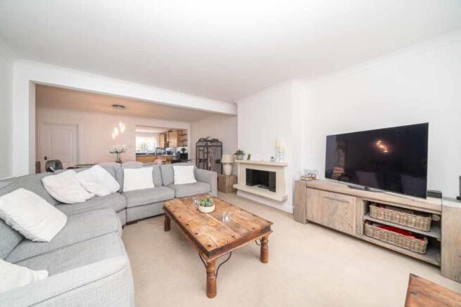 Lounge/ Dining Room