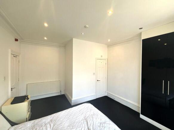 1 bed House Share to rent Image 5