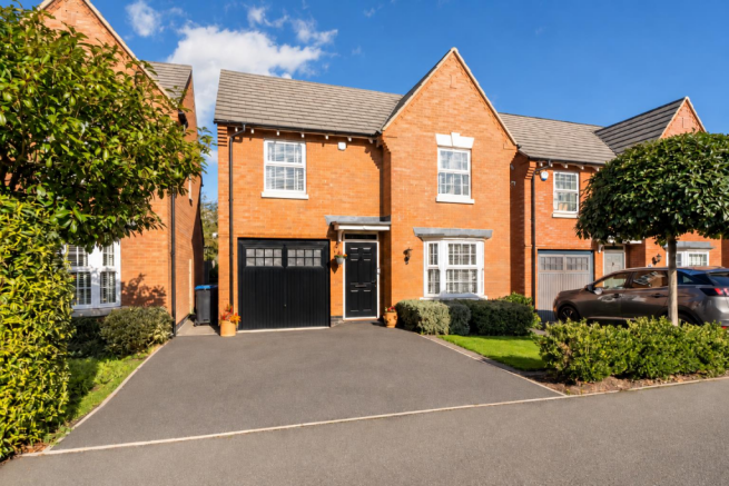 3-bed detached on Gloster Road, Lutterworth, LE17, £365,000