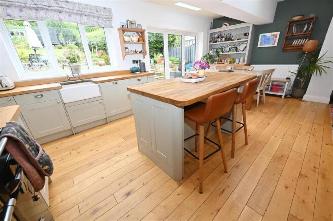 3 bed Semi-Detached for sale Image 10