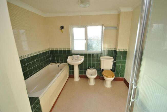 FAMILY BATHROOM