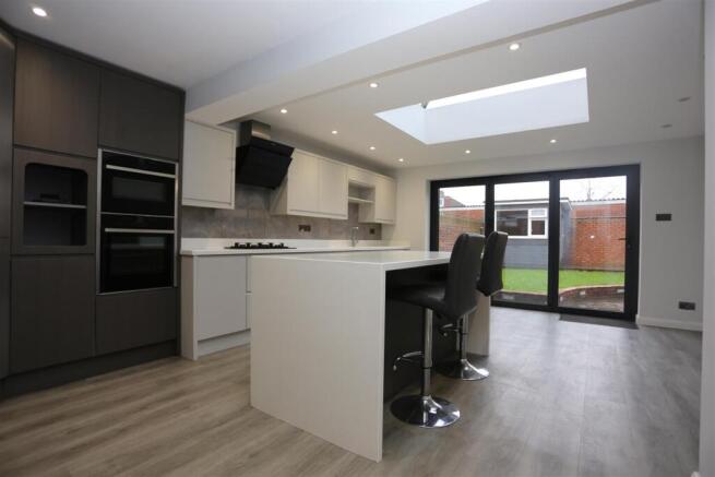 21 BRIERLEY GARDENS (3).JPG