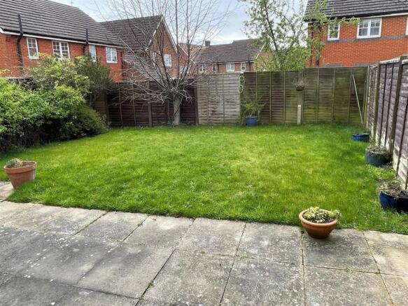 17 Meadow Close - Garden.jpg