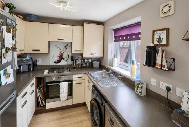 3 bed Semi-Detached for sale Image 4